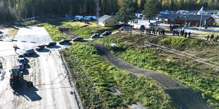 📷 MATS RAGNARSSON (arkiv )
Upplaga av UTH 2024 på väg ut att defilera på Pengfors Motorstadion innan startflaggan släppte iväg startfältet.