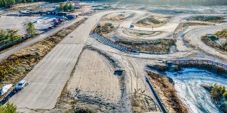 > 
📷 MATS RAGNARSSON  
 Senast delar av VMK-redaktionen var på Bussjö Motorstadion var den 8 april, då banan var aktuell att få börja användas igen efter vintern 2025/26. Nu på lördag den 17 oktober arrangerar UAK sin Stöcke Svets Racet i Folkrace med första start kl 10.00.
