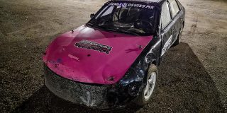 > 
📷 PRIVAT  
 Till lördagens Folkracetävling på Bussjö Motorstadion kommer Emil Vännström, Vännäs MK, till start med en lånad Mitsubishi Galant från UAK-vännen Ivar Nilsen.