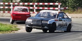 📷 VÄNNÄS MK (arkiv)  
Här bild på Magnus ”Abris” Abrahamsson som även säsongen 2026 kommer att gasa på med sin BMW 325 e36.