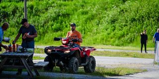 📷 MATS RAGNARSSON  
Klubbens ordförande Erik Åström har många bollar i luften i klubbens löpande verksamhet. Nu hoppas Erik att många från klubben vill komma till Pengfors Motorstadion lördag 8 augusti för att återigen genomföra ett Klubbmästerskap.