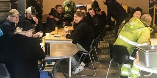 📷 JANNE CARLSON 
Tre motorintresserade tjejer i form av Lina Sundkvist, Emma Lind, bägge Vännäs MK samt MS Umeå:s Söderholm har varit drivande att helgens läger för nya Folkraceförare blev ett faktum.