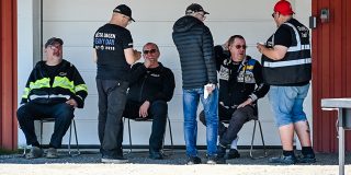 > 
📷 MATS RAGNARSSON (arkiv) 
Vännäs MK har erkänt duktiga funktionärer vilka ställer upp i vårt och torrt. De tävlande som kommer till Pengfors Motorstadion söndag 13 september kommer att bli väl omändertagen. Sedan skoj om vi också kan få lite publik!!